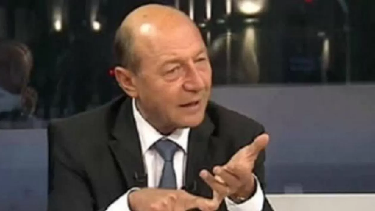Traian Băsescu și-a studiat, vineri, dosarul "Demisia în cinci minute" la Judecătoria Sectorului 5 (VIDEO)