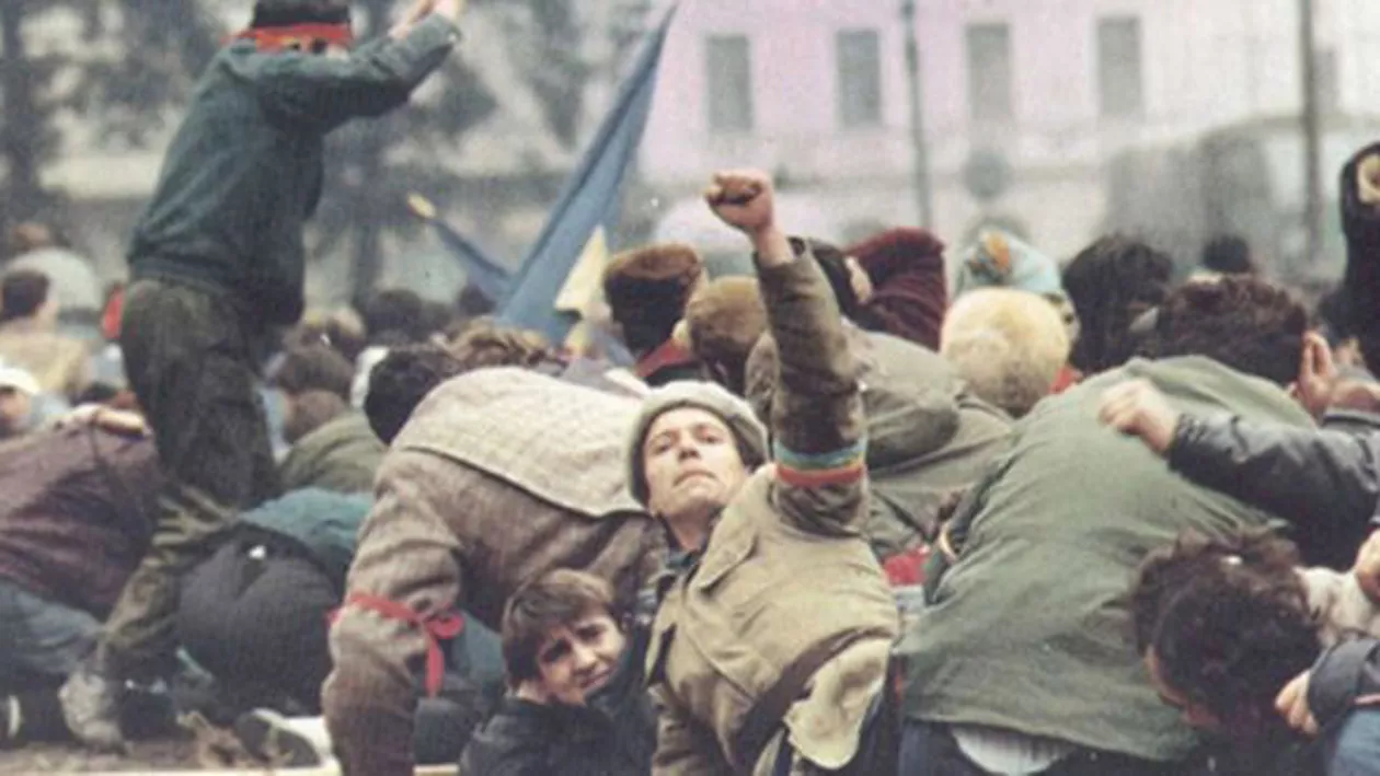 Opt foşti revoluţionari, despăgubiţi de CEDO pentru nesoluţionarea dosarului Revoluţiei: Printre aceştia, Cristian Paţurcă, autorul "imnului golanilor", și sculptorul Vladimir Ciobanu, cel care a amplasat plăcile cu numele martirilor în Capitală