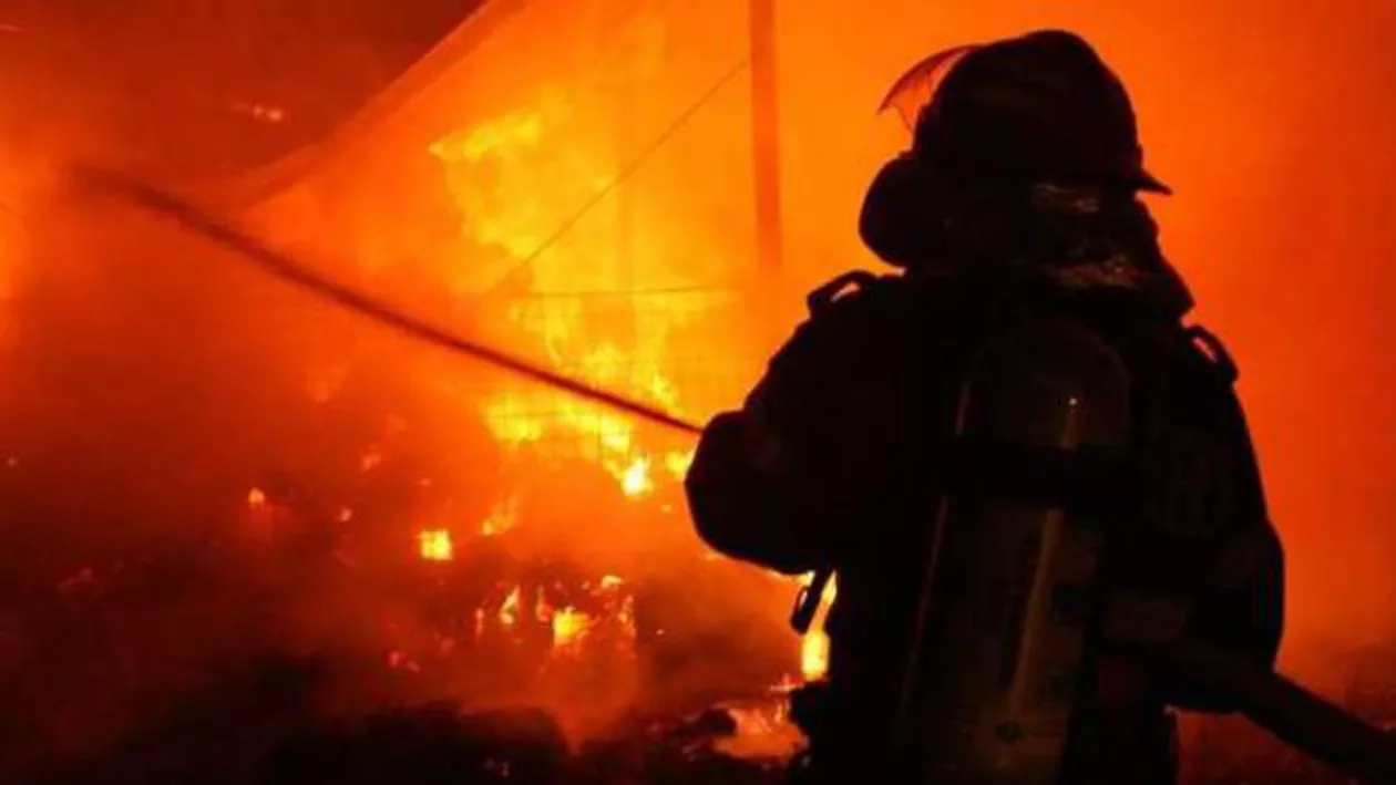 Incendiu la un complex de locuințe dintr-o comună de lângă București