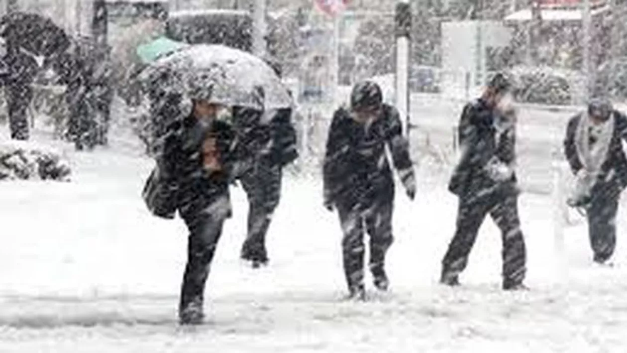 Cod galben de ploi și ninsori în aproape toată țara