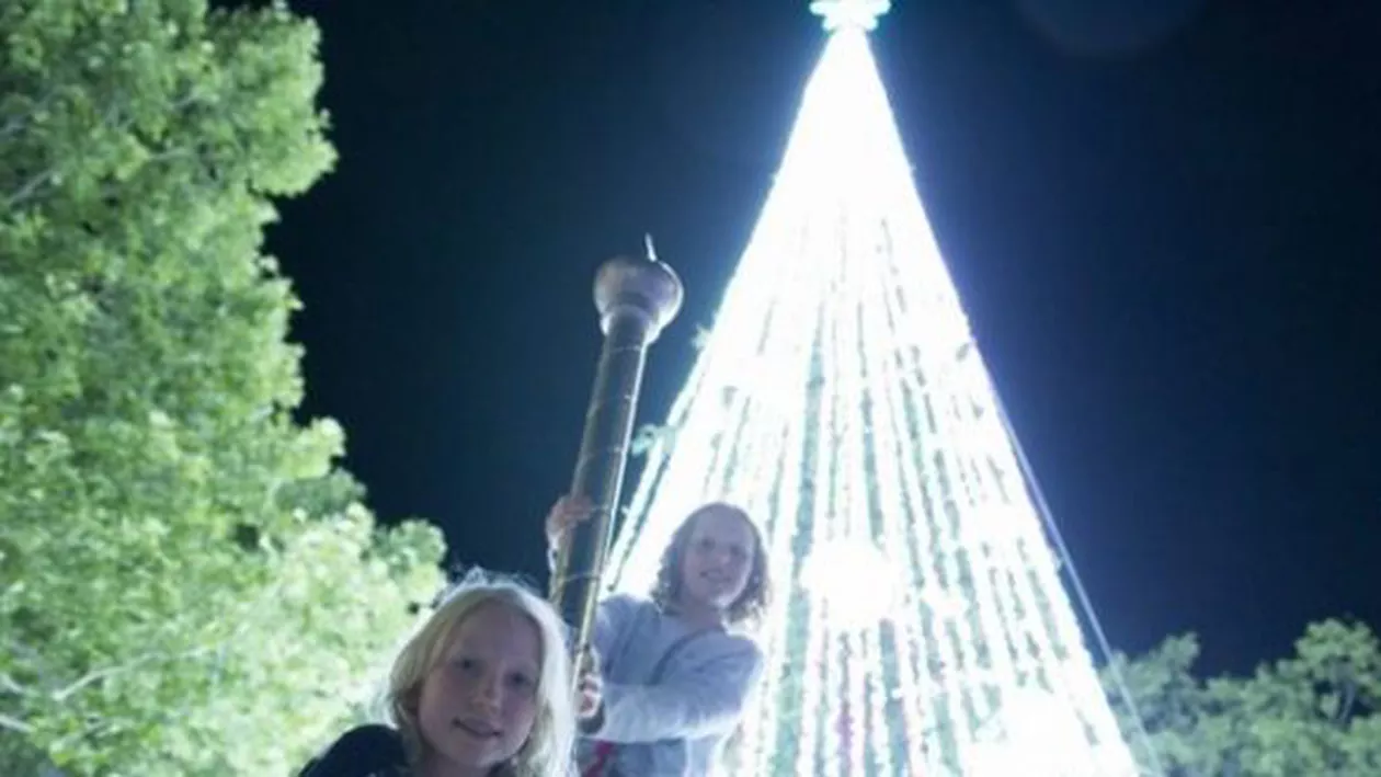 Bradul de Crăciun din Canberra a intrat în Cartea Recordurilor pentru cel mai luminat brad (VIDEO)