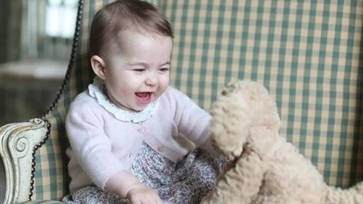 Familia Regală britanică a publicat imagini cu Prințesa Charlotte: În vârstă de șase luni, aceasta a fost fotografiată de mama sa, Ducesa de Cambridge