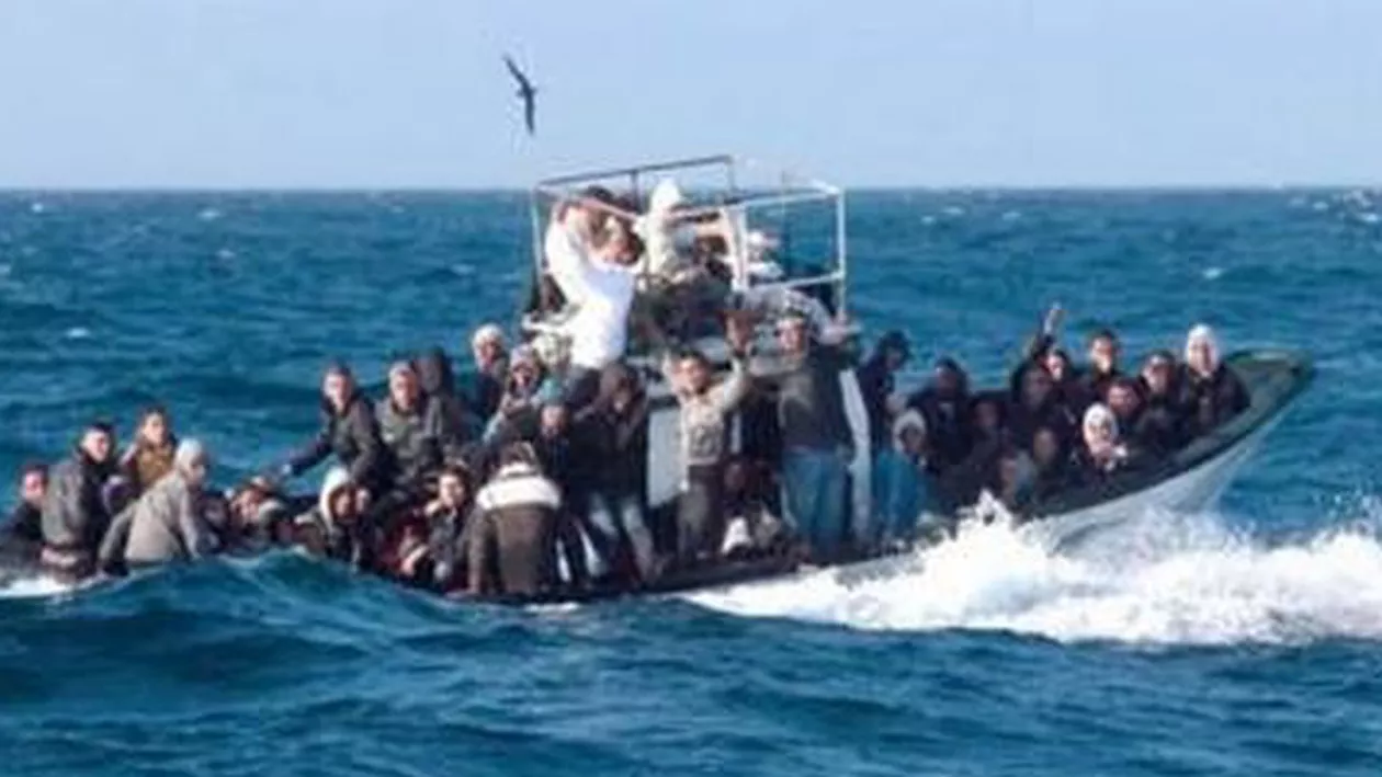 1.300 de refugiați care voiau să ajungă în Europa pe Marea Mediterană, descoperți de autoritățile din Turicia într-o razie a poliției