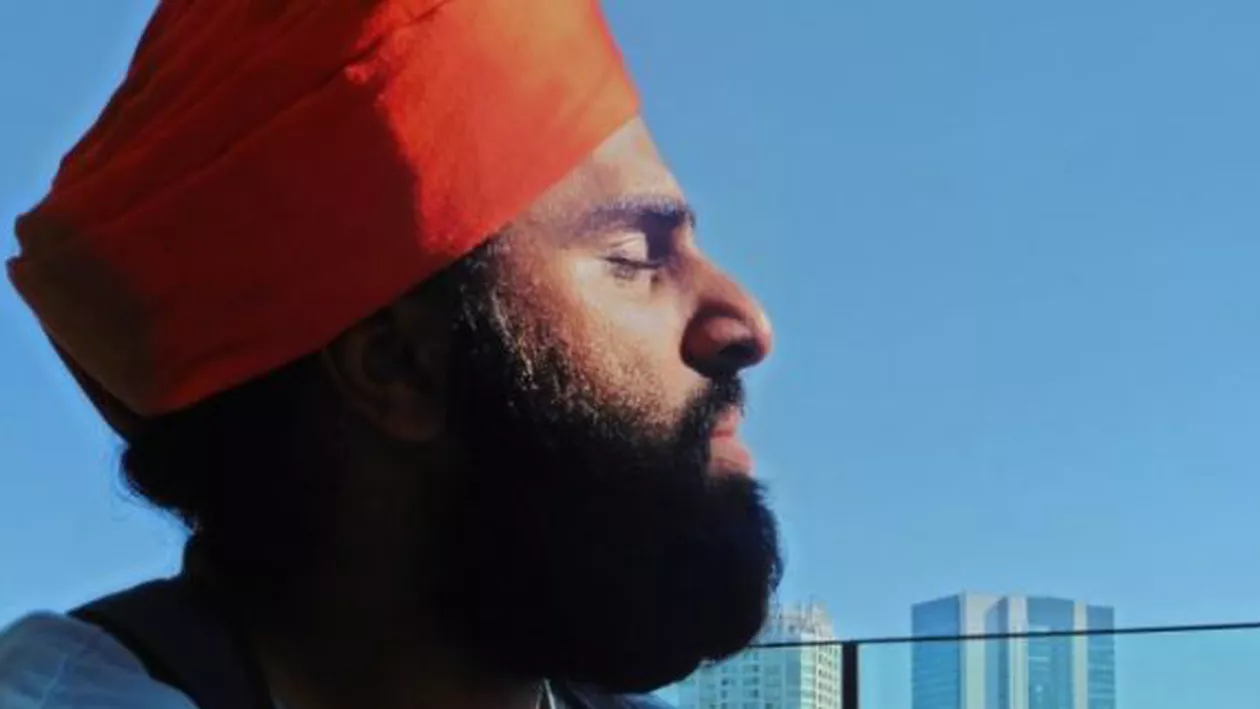 Polonia: Un britanic a fost acuzat de terorism și lovit doar pentru că era reprezentant al comunităţii religioase Sikh