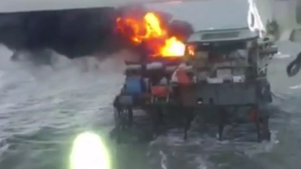 Azerbaidjan: O platformă petrolieră din Marea Caspică a luat foc. Un om a murit, iar alți 30 de sunt dați dispăruți (VIDEO)