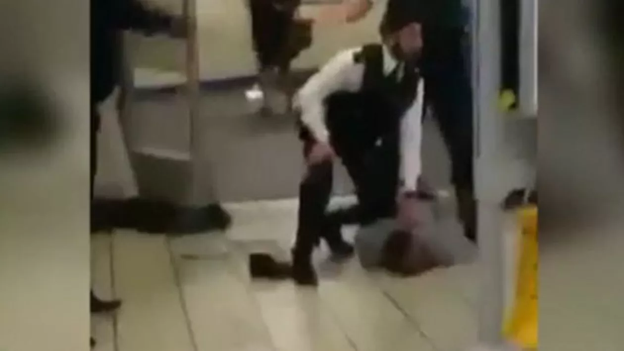 3 oameni au fost înjunghiați într-o stație de metrou din Londra. Poliția: Incidentul este unul terorist