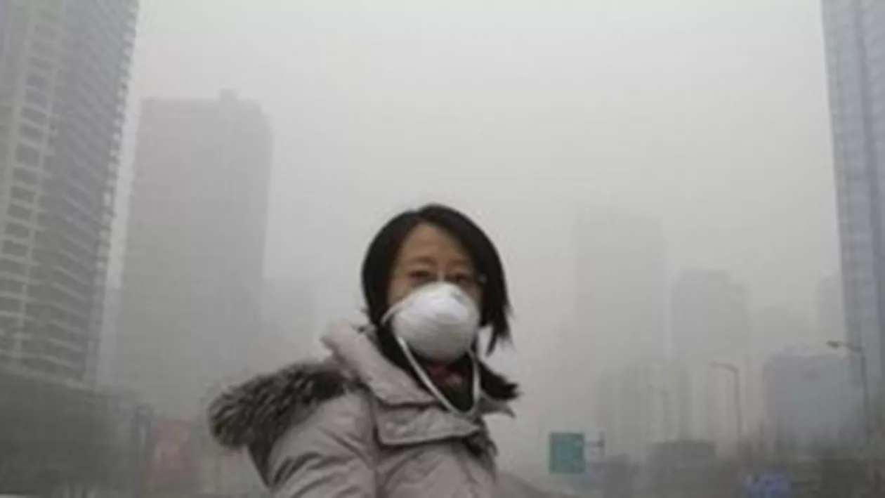 Cod roșu de poluare în China: Școlile și activitățile în aer liber, suspendate (VIDEO)