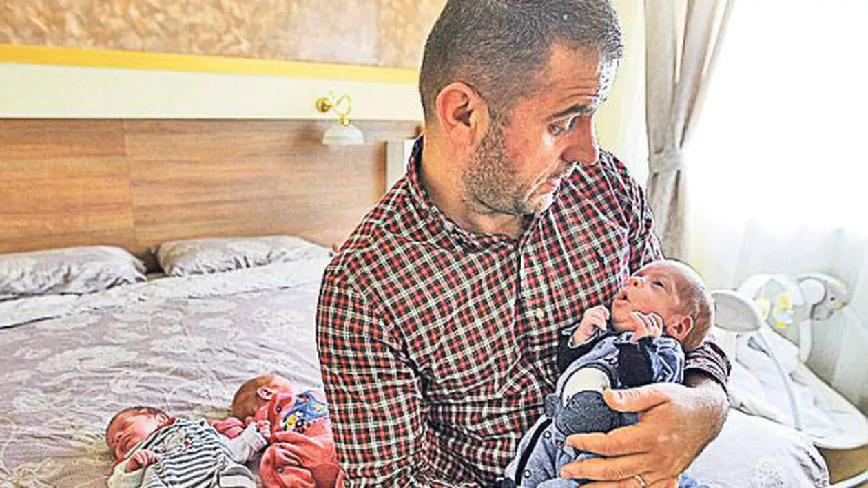 Senat: Concediul paternal se prelungește cu cinci zile, ajungând la zece zile lucrătoare, în primele două luni de la nașterea copilului