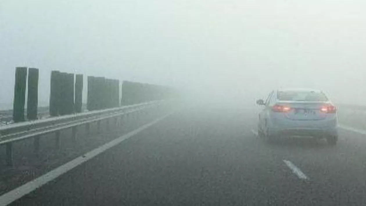 Cod galben de ceață, până la ora 11.00, în 7 județe și pe A2. Izolat, vizibilitatea este redusă sub 50 de metri