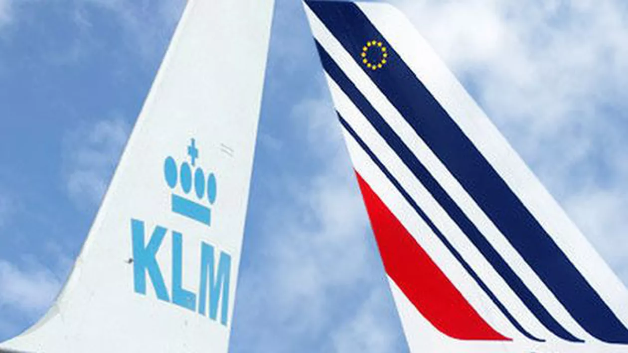 Veniturile companiei Air France-KLM, afectate de atentatele teroriste de la Paris: Impactul negativ asupra veniturilor din luna noiembrie, estimat la aproximativ 50 de milioane de euro