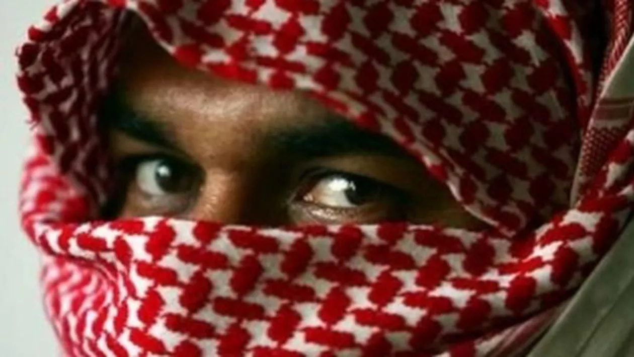 Tânărul suspectat de propagandă jihadistă trecuse de doi ani la religia musulmană. Bunicul craioveanului: Decât să meargă prin baruri, mai bine să meargă la biserică