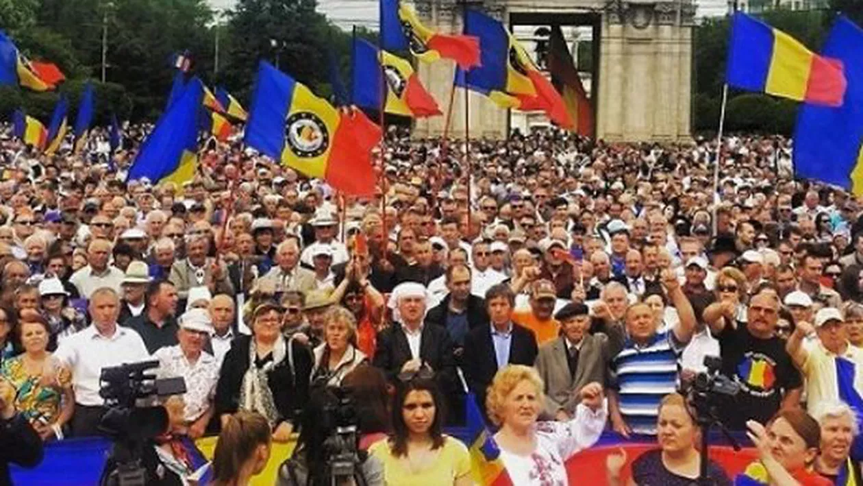 Sondaj: Doar 21% din moldoveni ar vota pentru Unirea cu România. Cei mai mulţi își îndreaptă încrederea înspre Rusia, în detrimentul UE (FOTO)