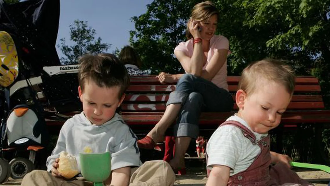 Raport: 750.000 de familii cu copii din Marea Britanie au datorii foarte mari