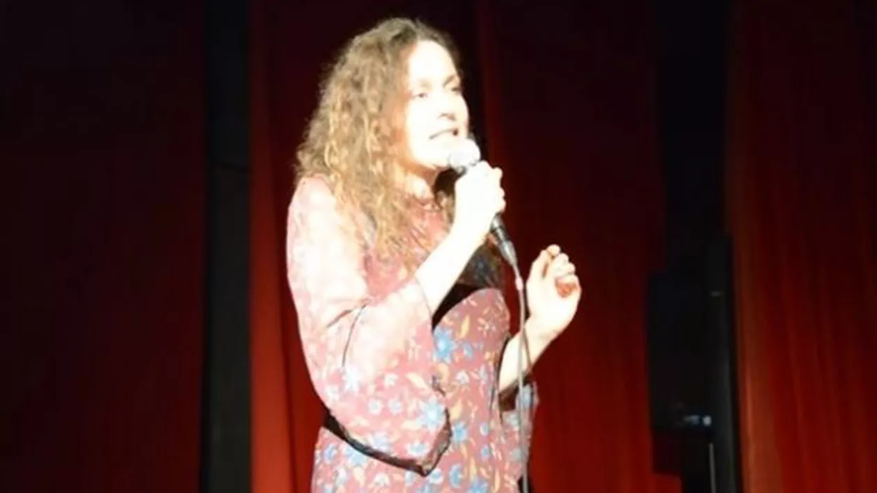 Soția lui Dacian Cioloș a ținut un discurs despre guvernare în fața mai multor copii (VIDEO)