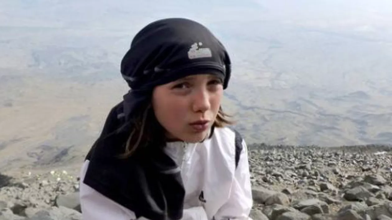 Record mondial la alpinism: O româncă în vârstă de 12 ani a atins cel mai înalt vulcan din lume