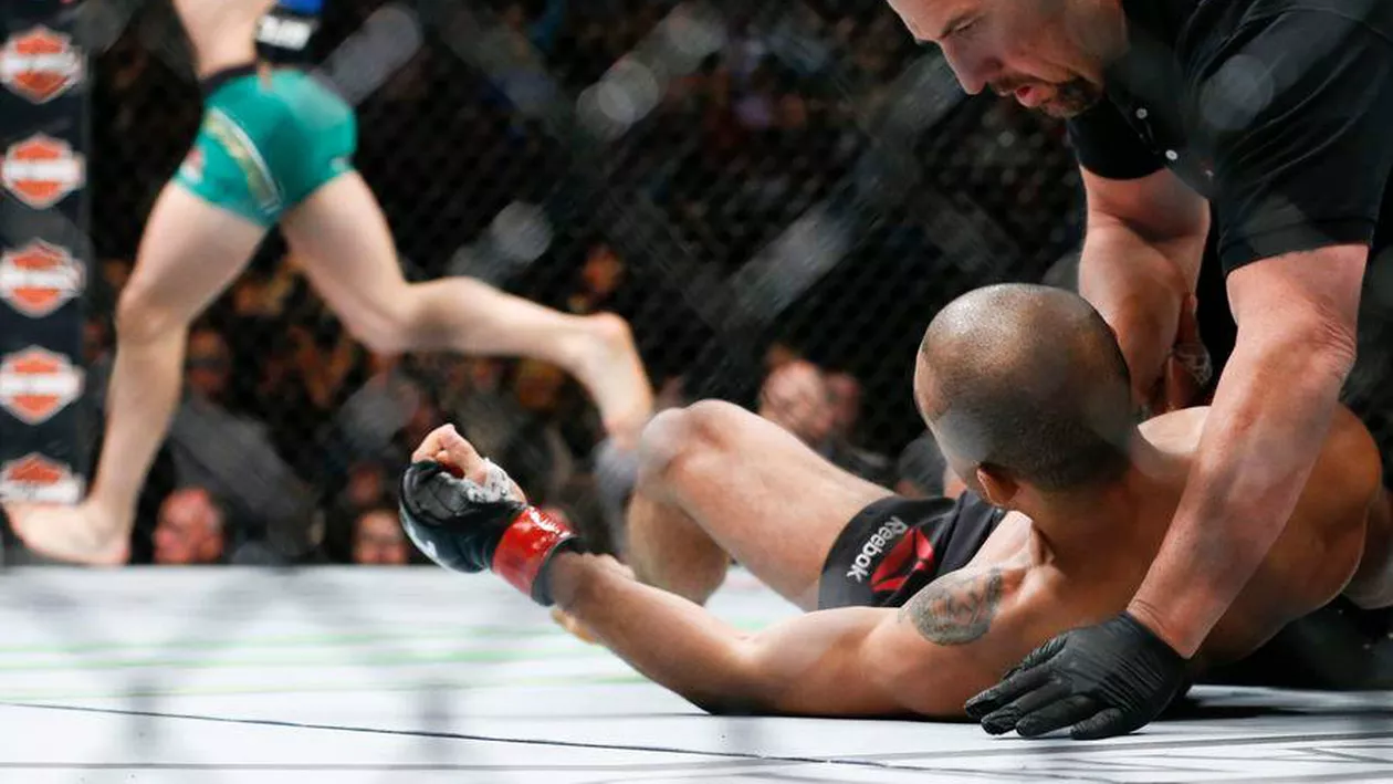 Knockout în 13 secunde: Conor McGregor a reuşit cel mai rapid KO într-un meci de titlu în MMA (VIDEO)