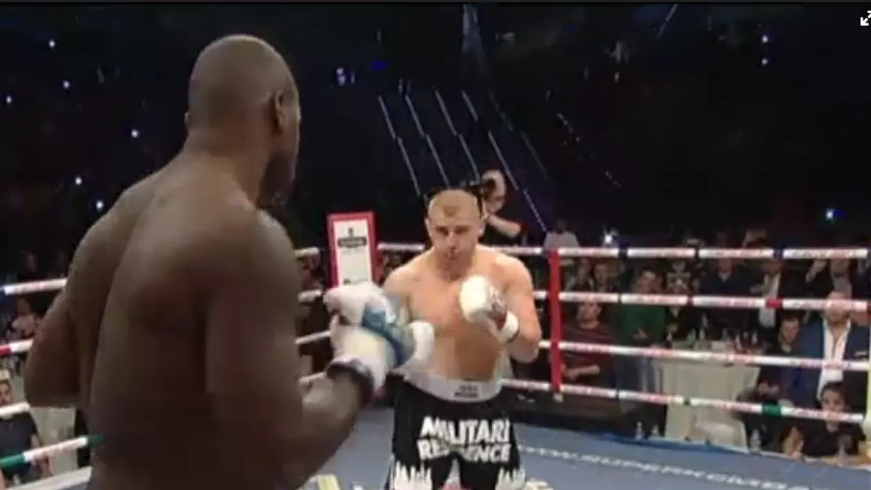 Momente jenante în ring, în gala Superkombat. Maurice Jackson, învins de Moroșanu de la primul pumn (VIDEO)