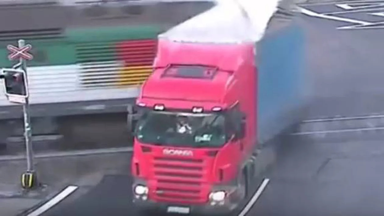 Accident violent pe o cale ferată din Cehia (VIDEO)