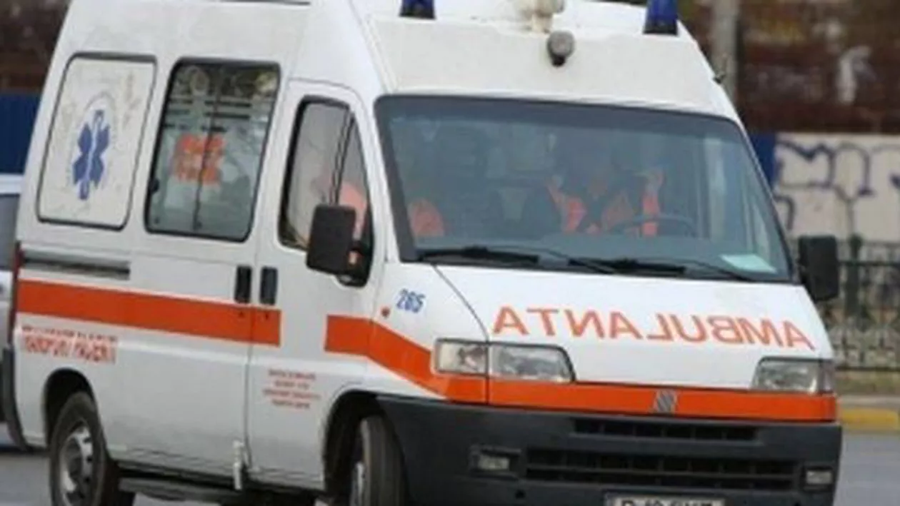 Un polițist a fost accidentat în timp ce dirija circulația într-o intersecție din Capitală. Șofer: Nu aveam cum să-l evit (VIDEO)