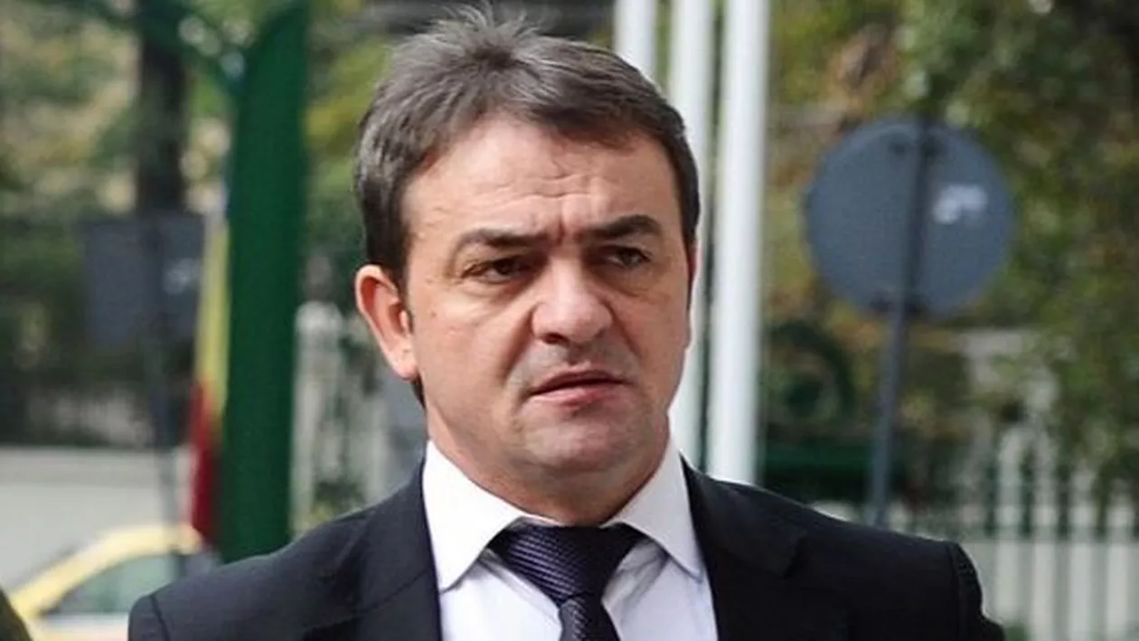 Primarul Reșiței, dat pe mâna procurorilor de prietena sa, Ioana. Femeia încasa șpaga acestuia