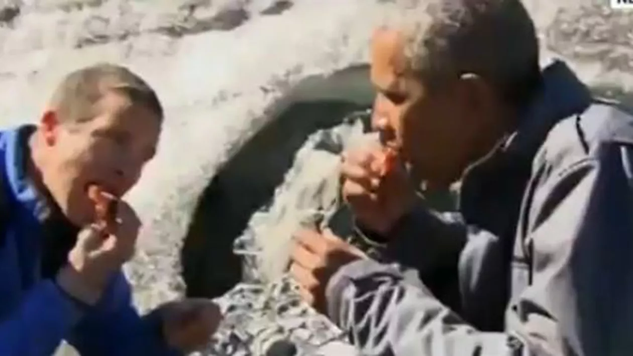 "Mi-a spus că era peşte rămas de la masa unui urs. Putea să omită asta": Președintele Barack Obama a mâncat bucăți de somon rămase din ospățul unui urs (VIDEO)