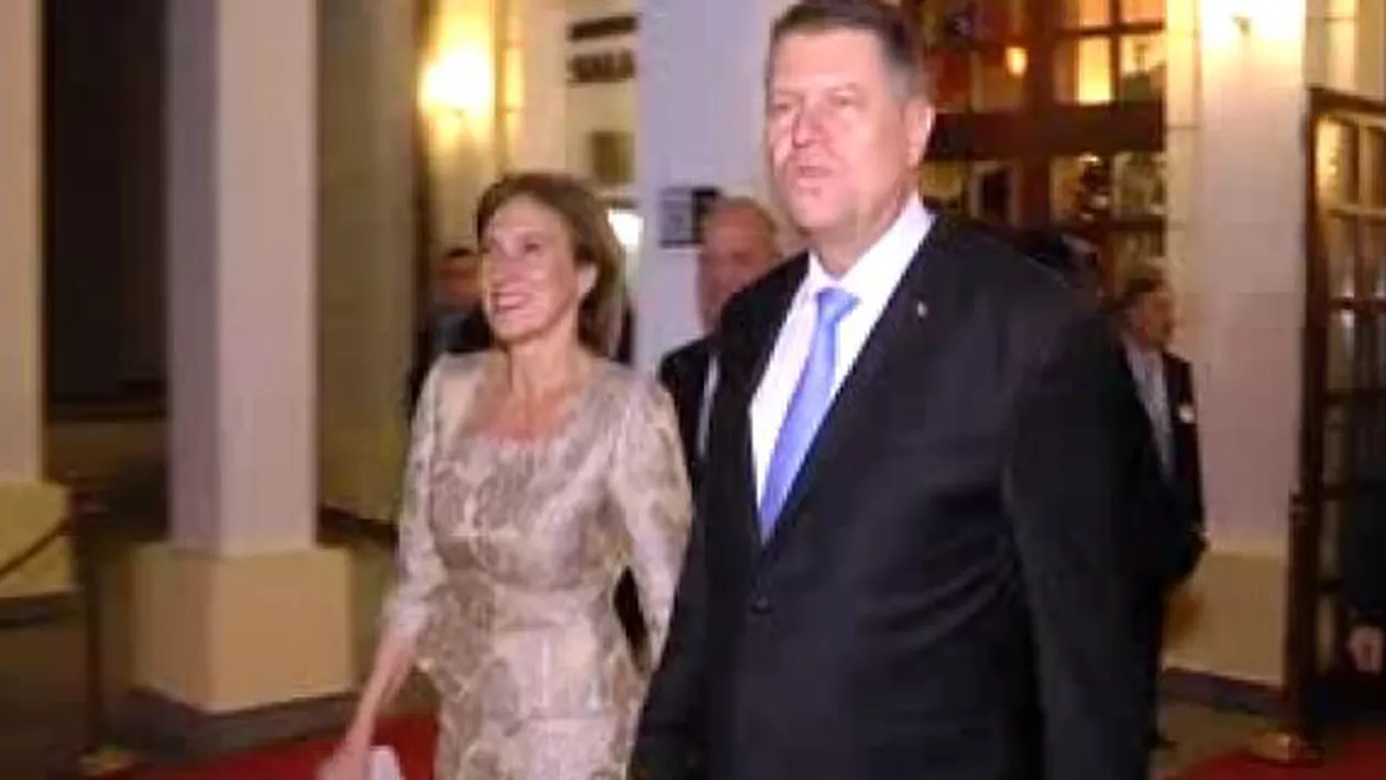 Cuplul prezidențial a participat la Sibiu la un concert de Crăciun împreună cu ambasadorul Italiei în România și soția acestuia