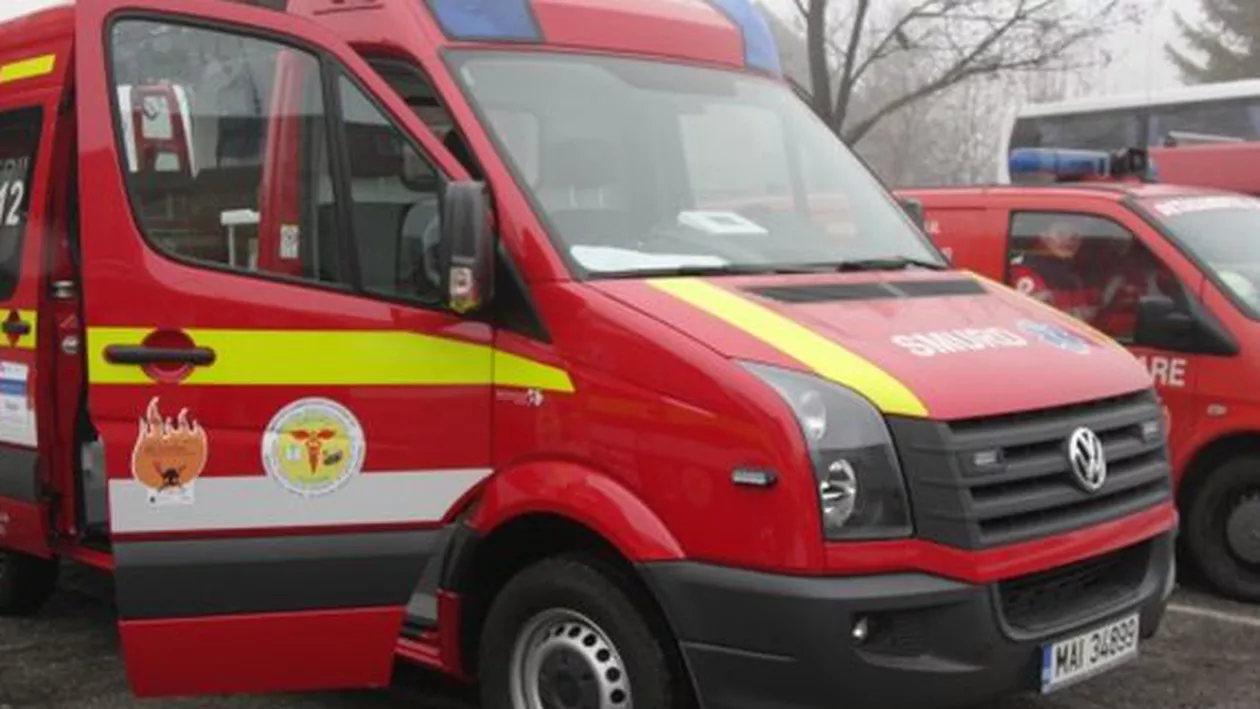 Focșani: Un băiat de 14 ani se află în stare gravă după ce s-a aruncat de la fereastra apartamentului, de teama tatălui său