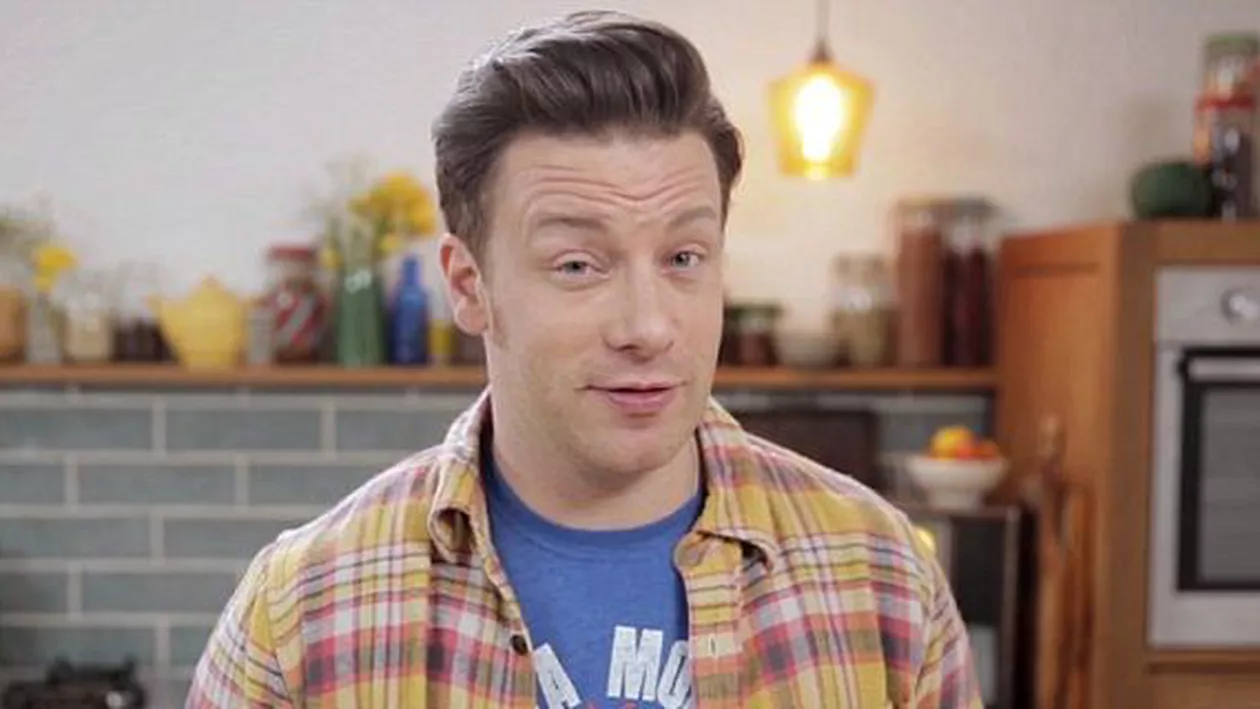 Jamie Oliver, fan Star Wars: Celebrul bucătar și-a însoțit copilele la școală, îmbrăcat în soldat (FOTO)