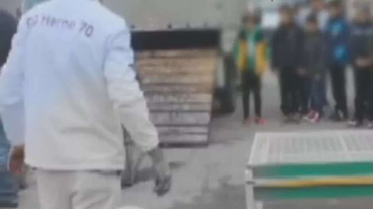 Gorj: Un porc a fost sacrificat în fața unor copii instituționalizați