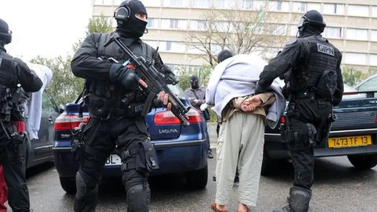 Franța: Complot terorist dejucat de autorități. Islamiștii voiau să atace agenții forțelor de ordine din Orleans