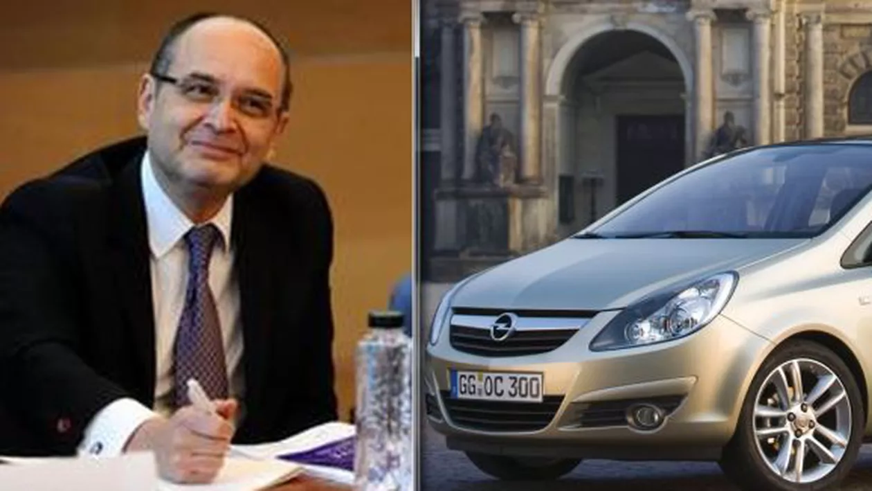 "Era o ofertă bună şi le-a luat": Ministrul Educației, Adrian Curaj, și-a cumpărat trei mașini identice pentru toți membrii familiei