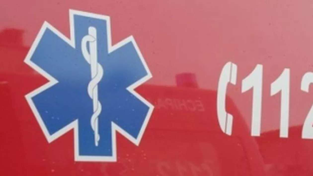 Constanța: Un bărbat a murit și două persoane au fost rănite. Mașina în care se aflau s-a izbit în gardul unei case