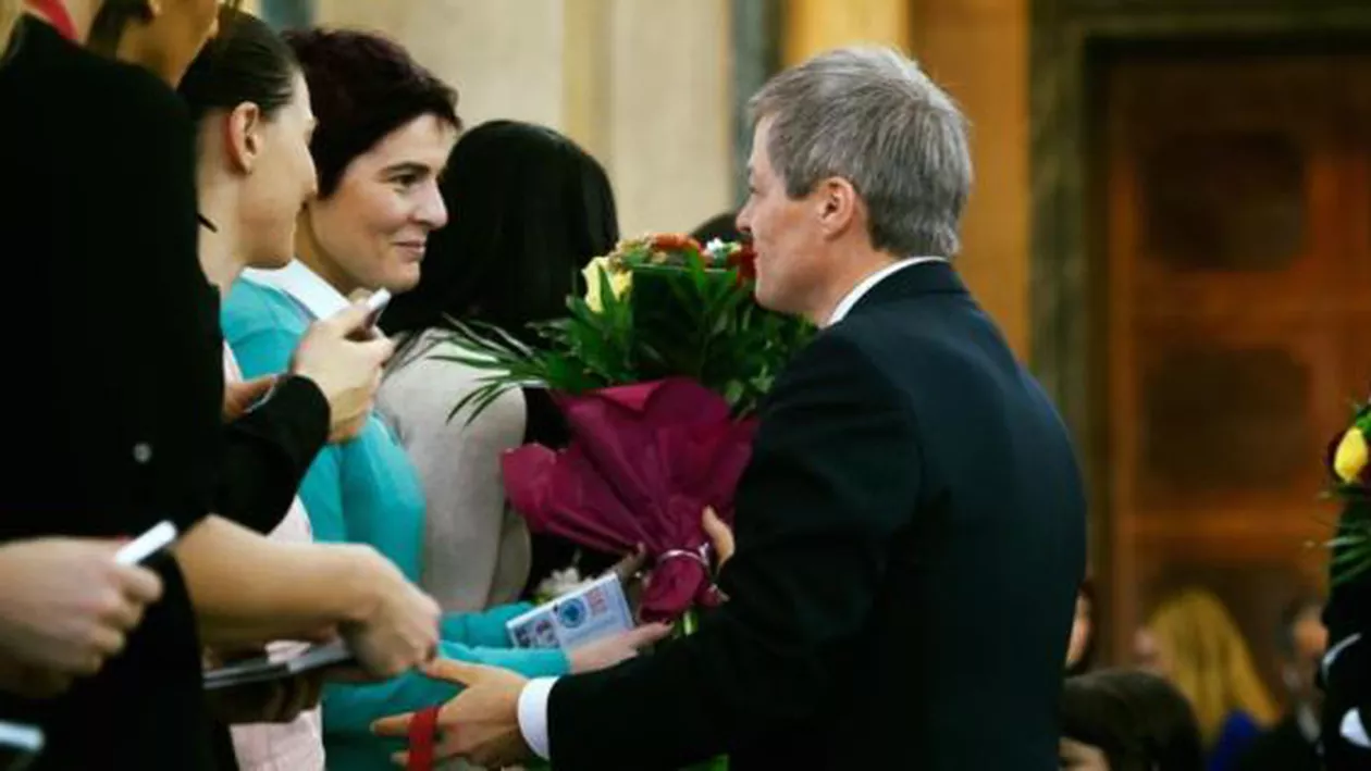 Dacian Cioloș, a premiat echipa națională de Handbal feminin: Mă bucur că astăzi am avut ocazia sa le cunosc personal pe aceste fete excepționale
