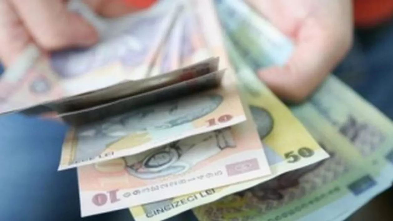 Unii angajați de la stat au salarii cel puțin duble faţă de omologii lor din privat. Lista domeniilor în care salariații de la stat sunt mai bine plătiți