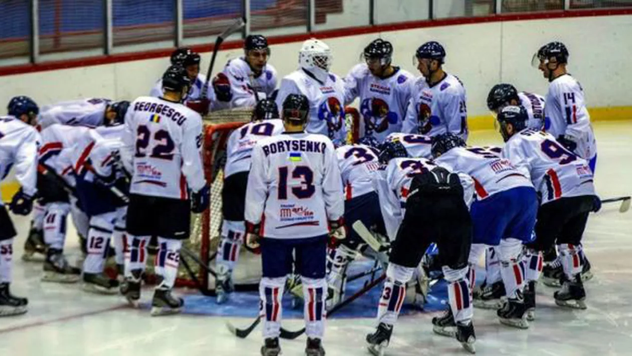 Moment incredibil în finala campionatului național de hochei Miercurea Ciuc - Steaua. Un reflector a bubuit (FOTO)