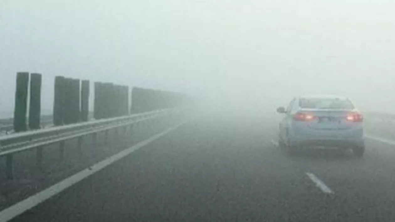Meteorologii au emis un cod galben de ceață pentru opt județe, în următoarele în următoarele ore