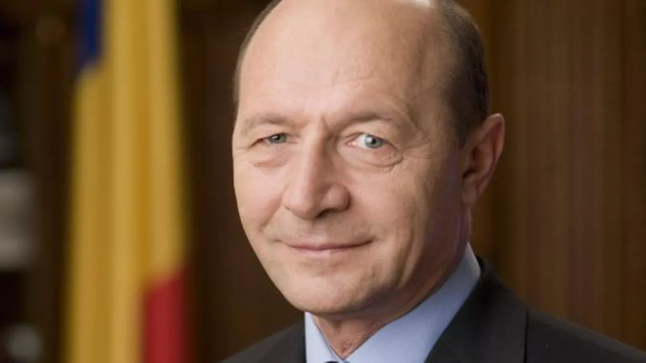 Traian Băsescu și Liviu Dragnea: Crăciun fericit! Urările politicienilor români (VIDEO)
