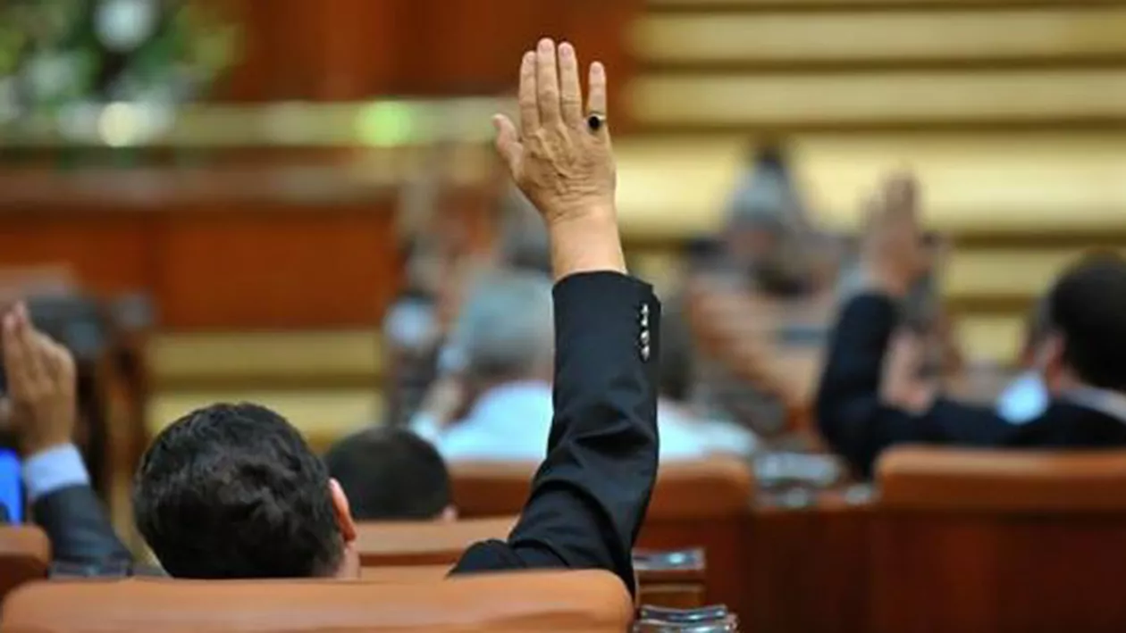 PROIECT: Un grup de parlamentari cere pensii speciale pentru profesorii din învăţământul preuniversitar