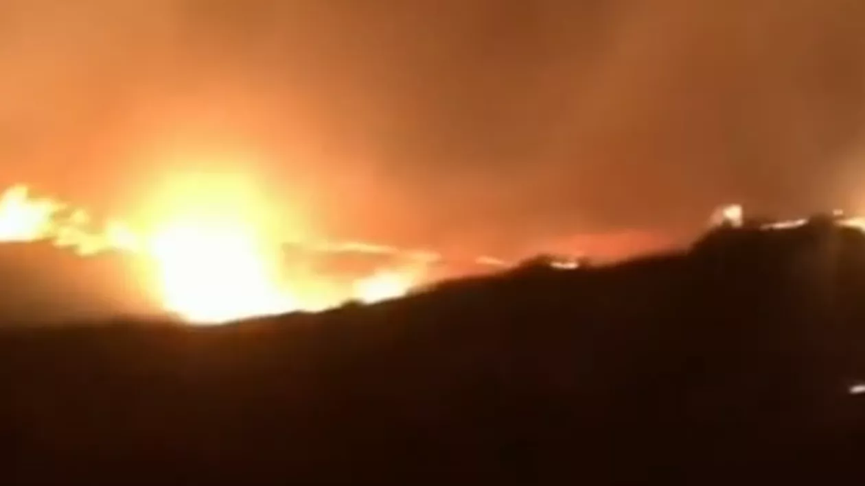 California: Un incendiu a izbucnit într-o zonă cu numeroase conducte subterane de petrol. 600 de oameni au fost evacuaţi (VIDEO)