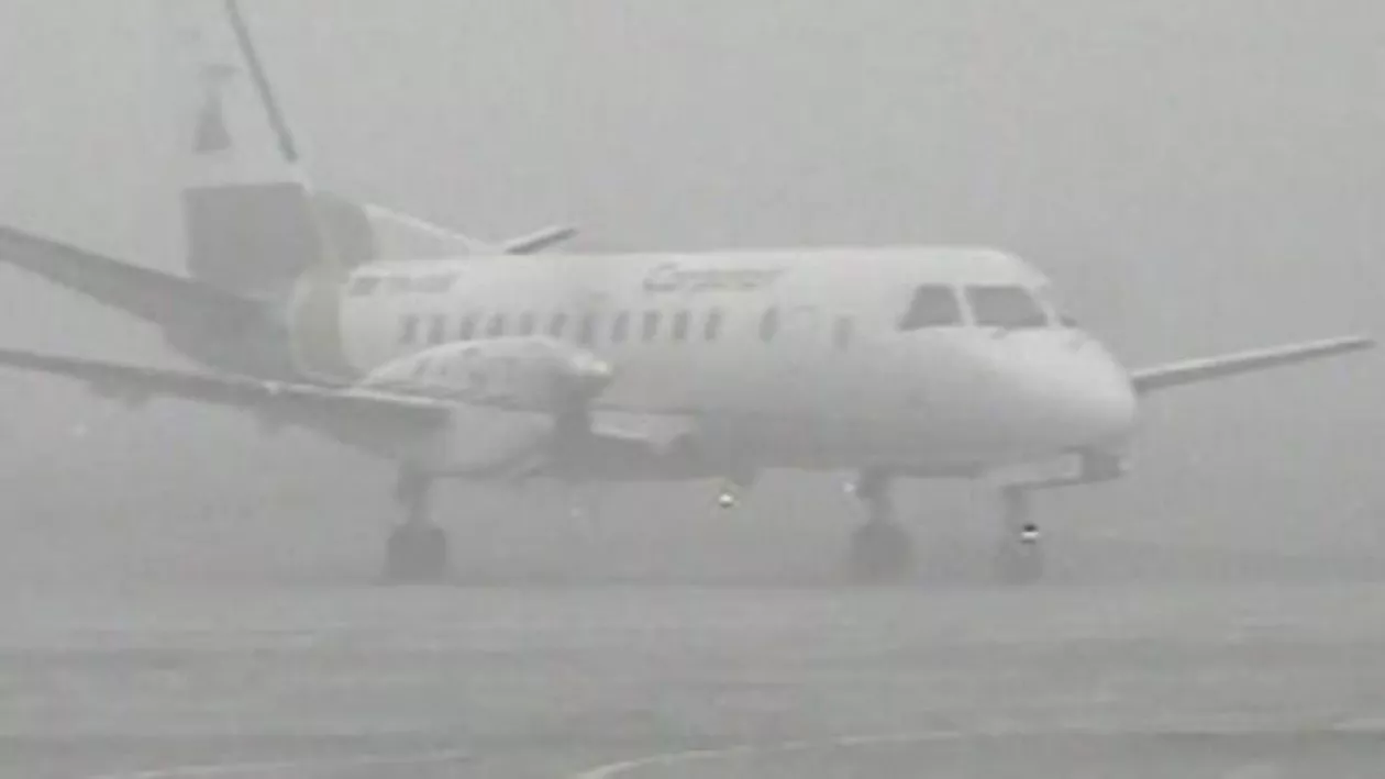 Sibiu: Din cauza ceții dense, traficul aerian a fost redirecționat