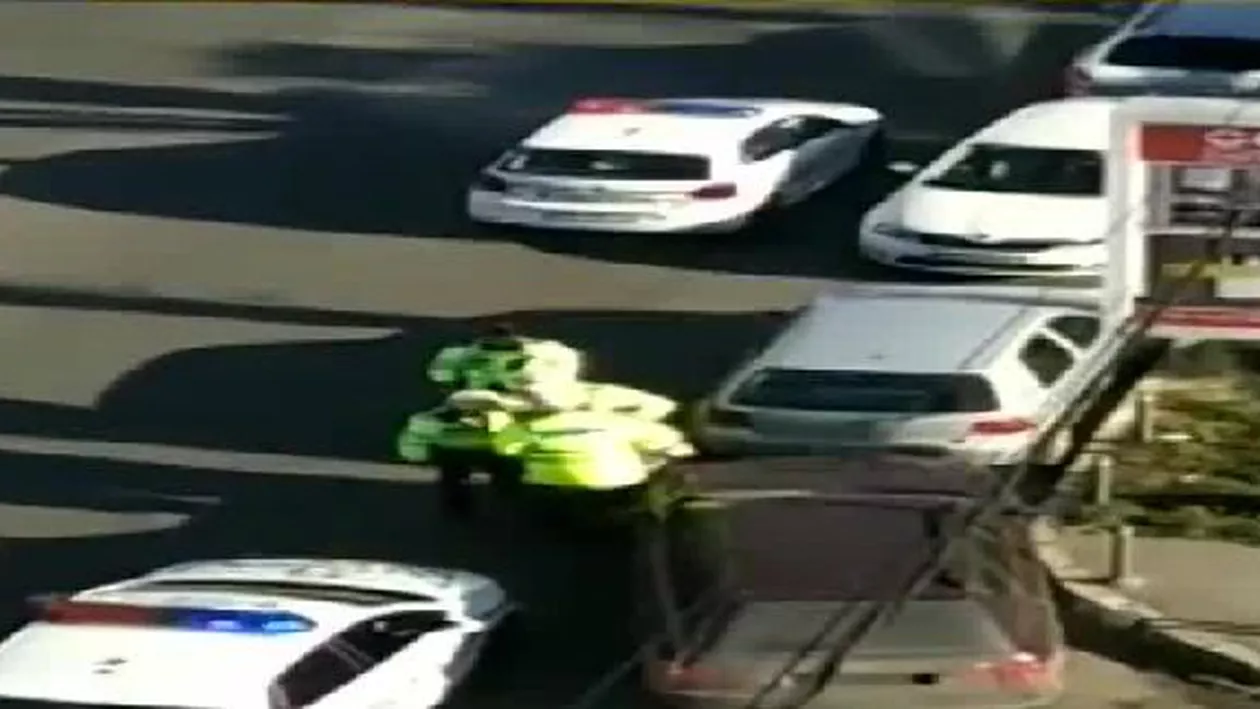 Scene amuzante în Capitală, pe Bulevardul Lacul Tei: Cinci mașini de poliție pentru prinderea unui hoț (VIDEO)