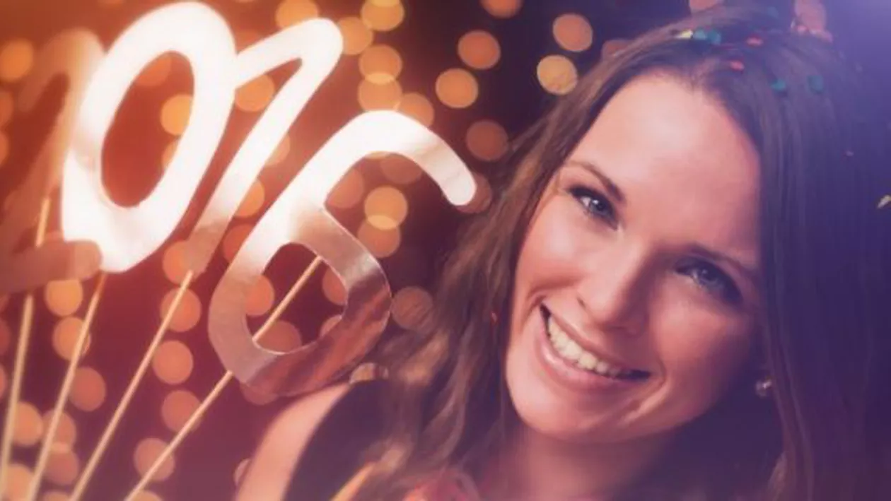 Designerii vestimentari oferă cele mai bune sfaturi pentru ținutele de la petrecerea de Revelion (VIDEO)