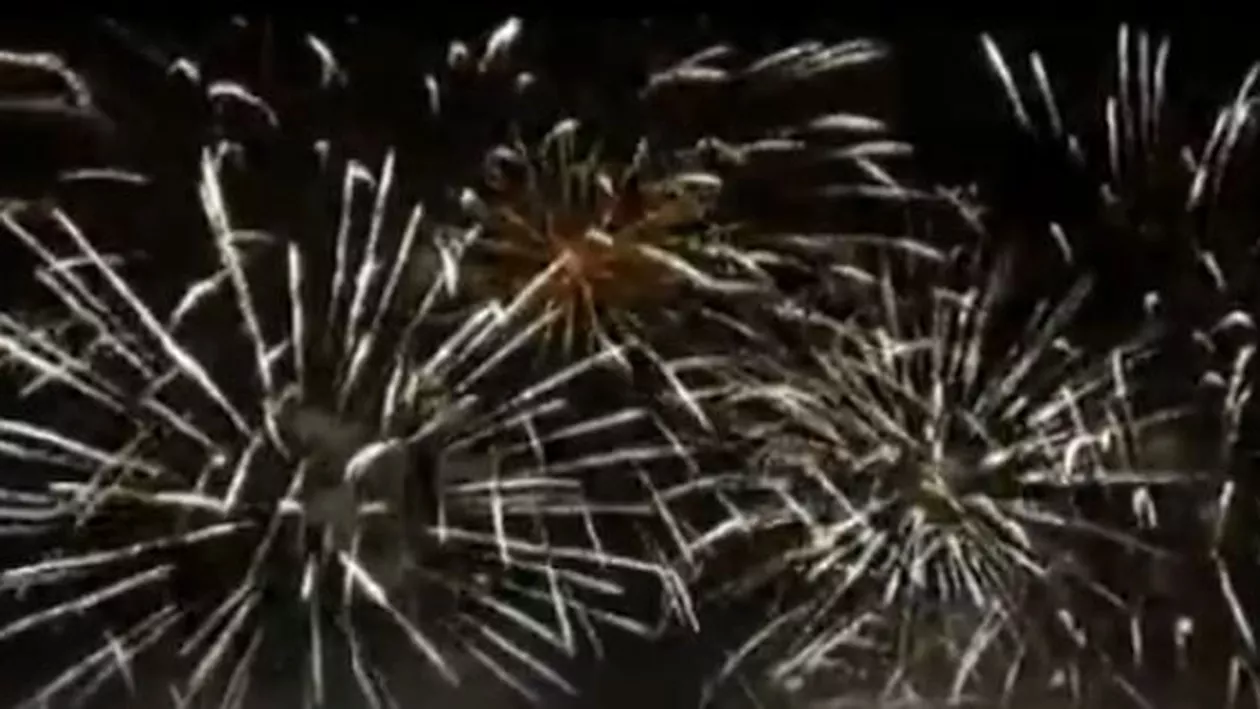 Zeci de mii de români au sărbătorit noaptea de Anul nou pe străzile marilor orașe din țară