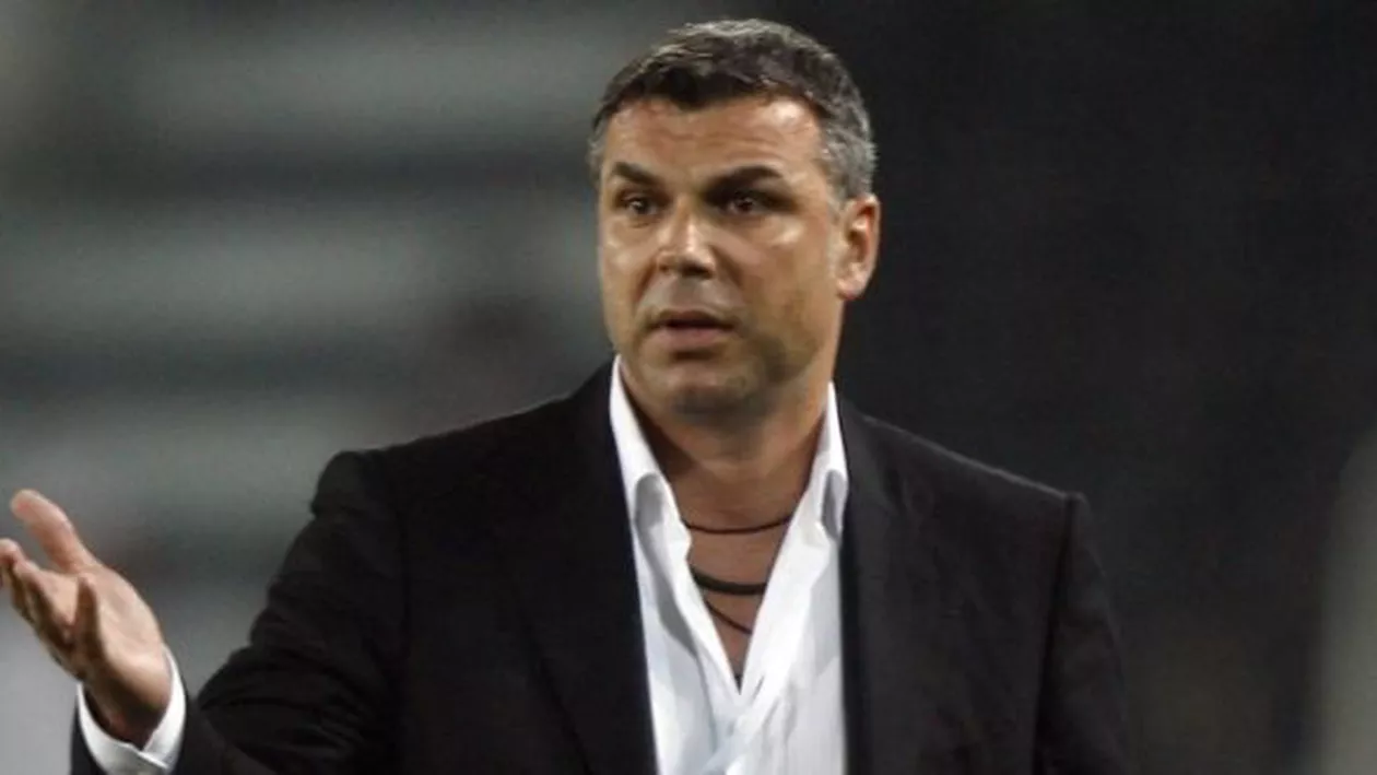 Cosmin Olăroiu a fost desemnat cel mai bun antrenor din Orientul Mijlociu în 2015