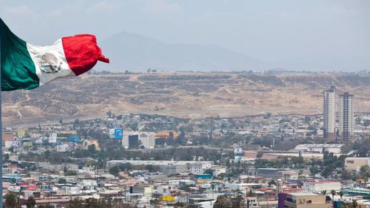 Mexic: Patru mașini, distruse într-un incendiu în fața consulatului american din Tijuana