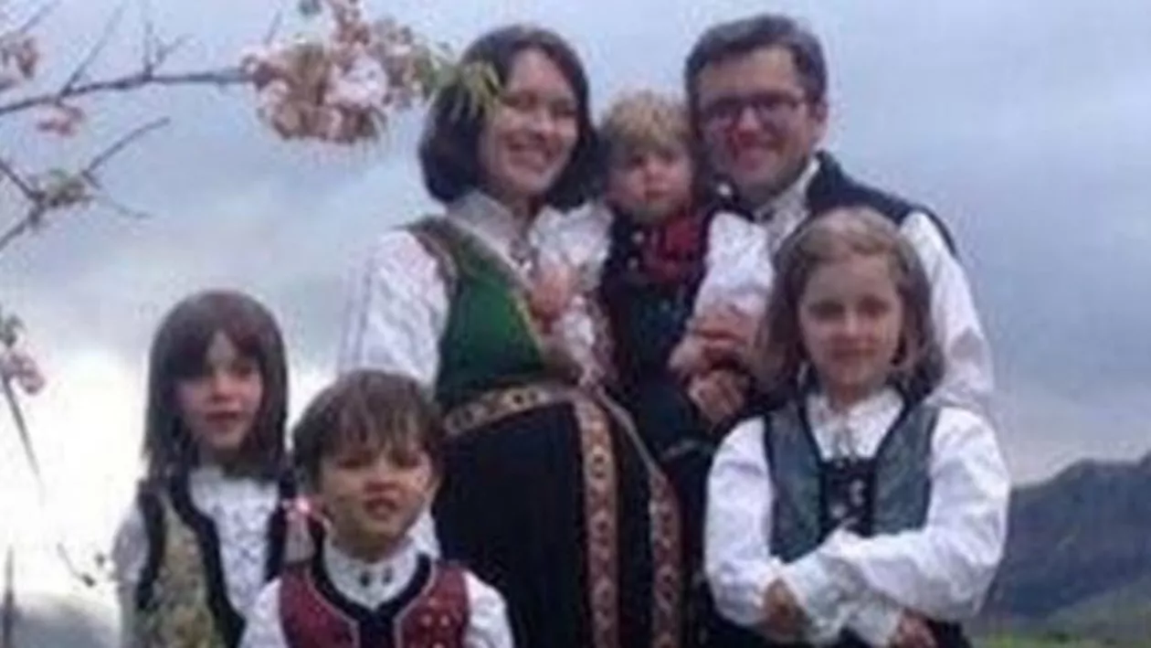 Românul căruia statul norvegian i-au luat cei cinci copii, agresor sau victimă? Psiholog: Nu cred în acuzaţiile din presă, pentru că nu cred că statul norvegian ignoră drepturile familiei şi nu s-ar fi sesizat dacă ceva grav nu s-ar fi întâmplat