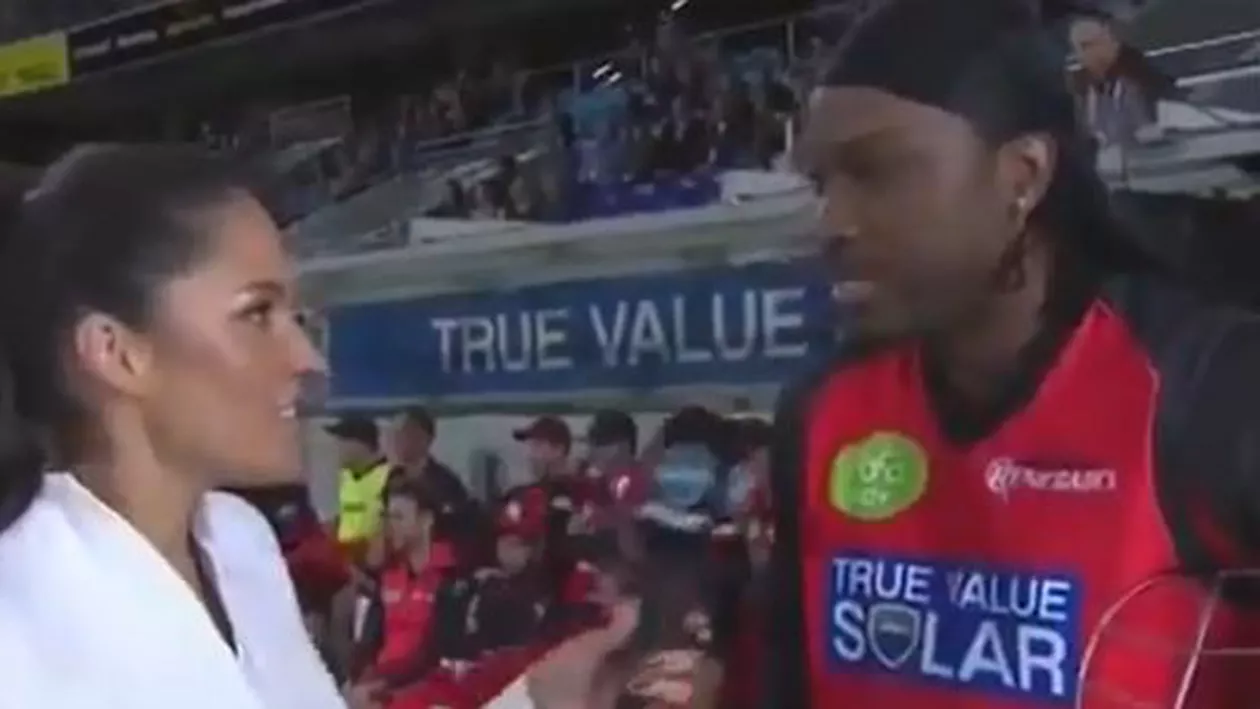 Australia: Amendă de 7.000 de dolari pentru un jucător de cricket pentru că a ”flirtat” cu reporterița care (VIDEO) îl intervieva