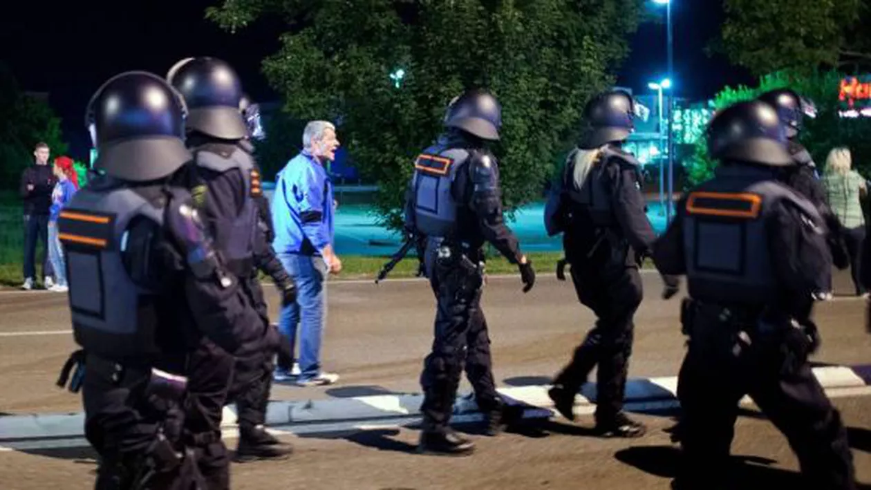 "Am simţit o mână pe fund, apoi pe sâni, după care am fost atinsă peste tot": Poveștile șocante ale tinerelor agresate de Revelion în Koln, Hamburg și Stuttgard (VIDEO)
