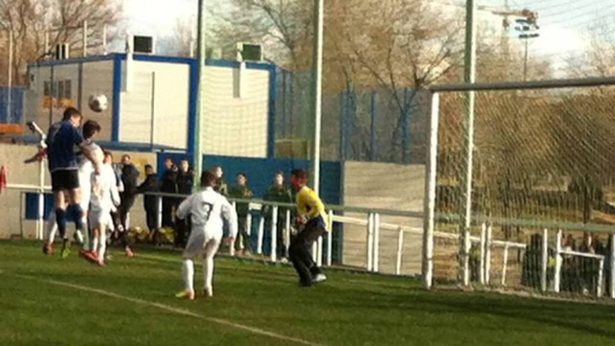 Un copil român de 13 ani nu poate juca fotbal în Spania. Acesta nu își cunoaște părinții biologici, iar regulamentul FIFA cere un act din partea părinților naturali