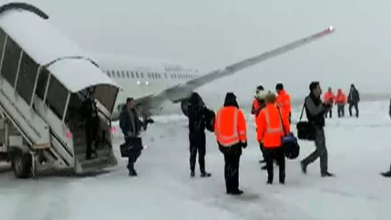 "Bine aţi venit!" / "Nu m-ați înțeles! Am ieșit de pe pistă". Dialogul incredibil dintre comandantul aeronavei Blue Air care a ratat aterizarea și turnul de control (VIDEO)